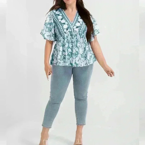 NWT!Floral print ties ruffled baby doll V-neck blouse size 10 or medium - Picture 2 of 3